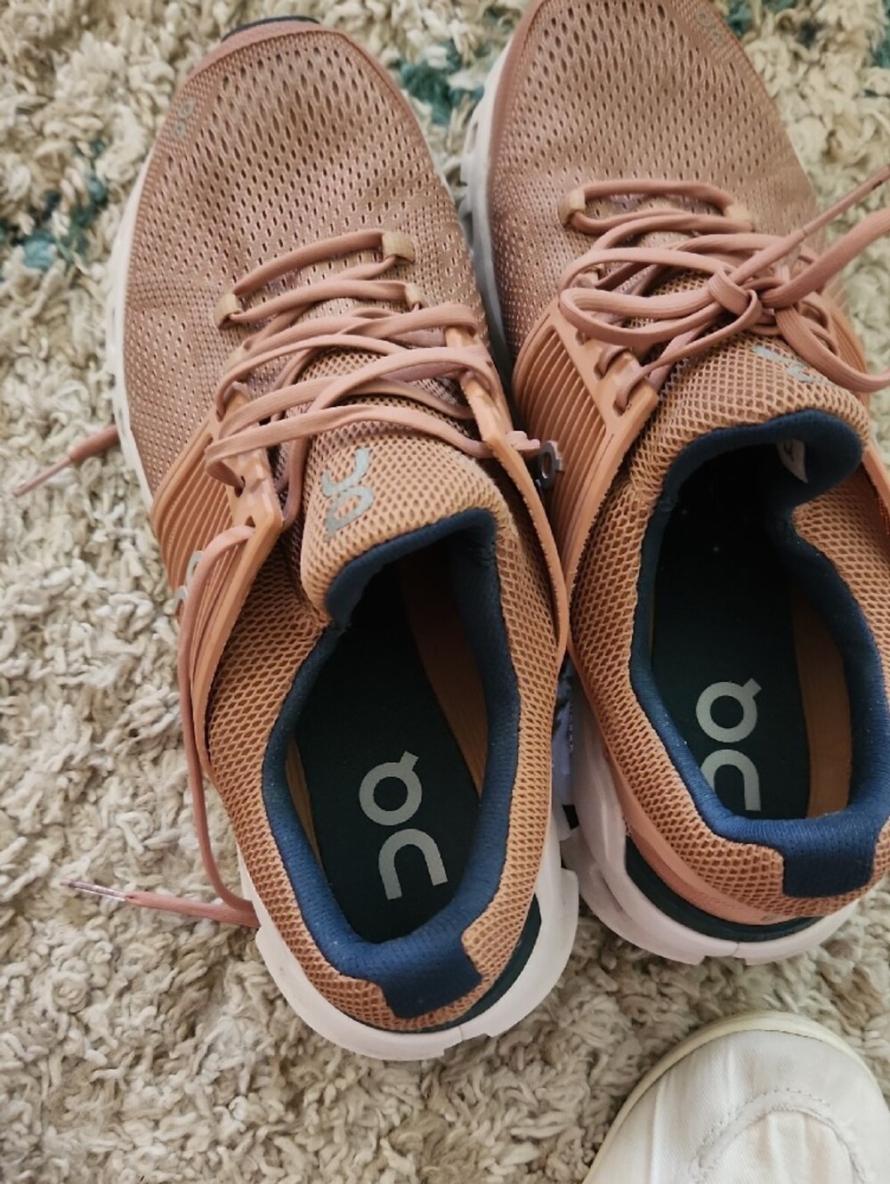 On Running Women's Cloudswift Sneakers in Dusty Rose and Navy - Picture 8 of 8